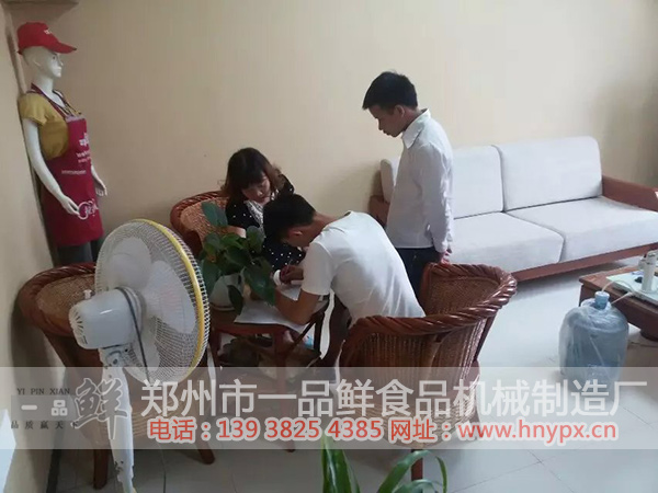 張先生經(jīng)過慎重考慮后，簽訂了合作協(xié)議